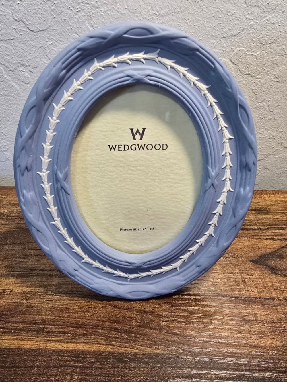 Wedgwood Blue Jasperware Oval Picture Frame 3.5"x5" White Laurel Design England - Picture 3 of 7